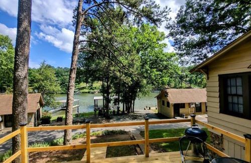 Mid America House | #09 - Large Lakeview One Bedroom- Pet Friendly