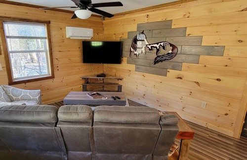 Hayesville Cabin | 1/1 Cozy cabin Perfect for 2.