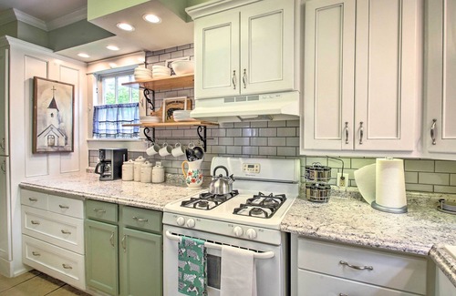 Hot Springs Cottage | 1/2 Mi to Hot Springs Nat'l Park: Cottage w/Patio