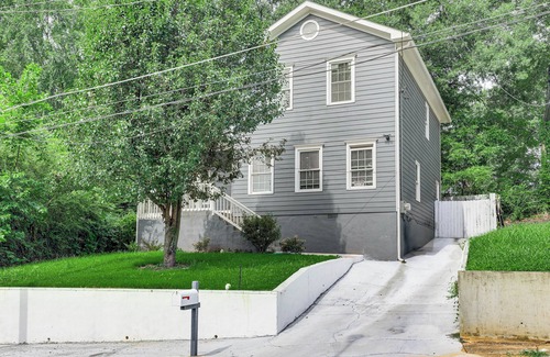 Atlanta University Center Cottage | ~ 1/2 Mi to Mercedes-benz Stadium: Atlanta Home