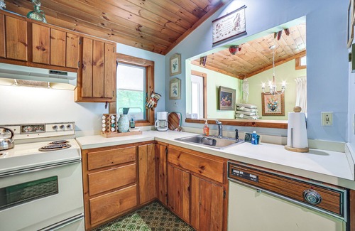 Londonderry House | 1/2 Mi to Ski: Secluded Home in Vermont