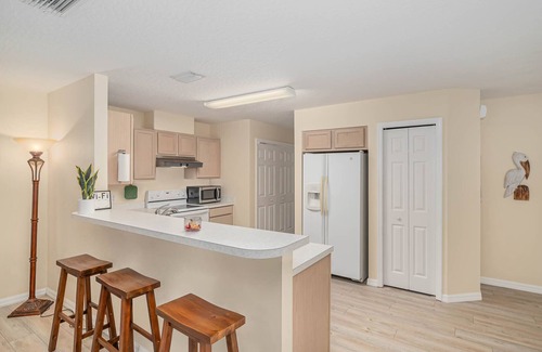 Satellite Beach House | 1/2 mile from the Atlantic Ocean - spacious townhouse