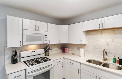 Russell Apartment | 1/2 Mile to Downtown Libertyville