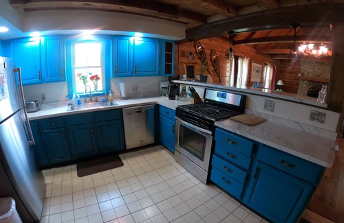Ellicottville Cabin | 1/2 mile to EVL, Lake, HOT TUB, Pets welcome