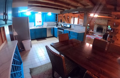 Ellicottville Cabin | 1/2 mile to EVL, Lake, HOT TUB, Pets welcome