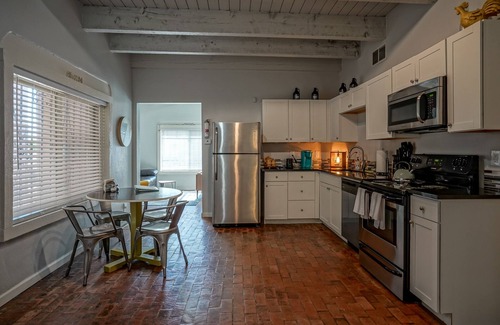 West Old Town Apartment | #1: 2bd/2ba, Walk to Old Town, AC/laundry/King bed