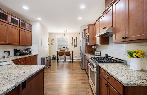 West Haven-Sylvan House | 1.2M New Luxury Home, Hot Tub, 4 King Beds, 2 in-Suites, Fast Wifi