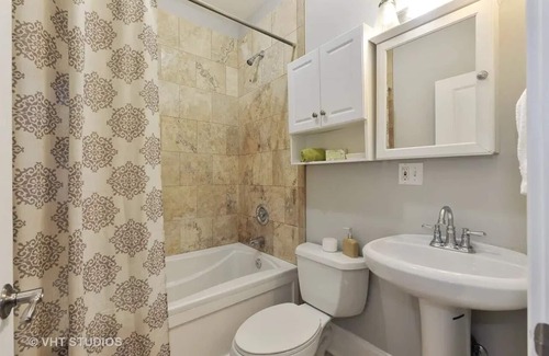Wicker Park Apartment | 1-3 month 3br+/2ba duplex rental; unbeatable Wicker Park location