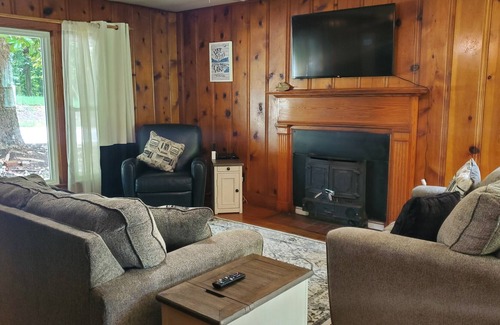 Celina House | 1/4 mile from Holly Creek Marina - 2700 sq ft cottage