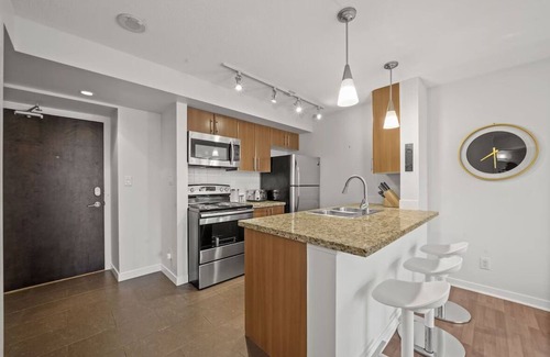 Crosstown Condo | 1.5 Bedroom Condo DT, Sleeps 5, Amenities+Parking