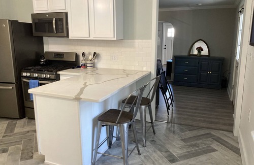 Huron House | 1.5 Blocks To Beach W/Arcade, Luxe Kitchen + Beds