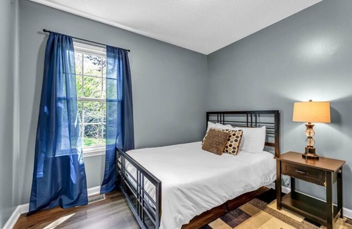 Kernersville House | 1.5 Miles to dwntwn, Beautiful 3bd, Huge 2 car gar