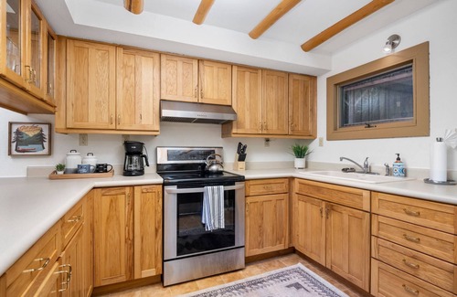 Washougal House | 1.7 Miles to Washougal MX Park, Private Setting, Huge Deck, Game room, Trails, Bridges, Creek & Pond