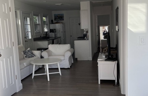 Long Beach House | 1-7 month rental! Charming beach house, newly renovated, mid Sept. till mid May