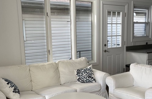 Long Beach House | 1-7 month rental! Charming beach house, newly renovated, mid Sept. till mid May