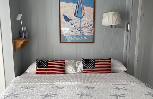 Long Beach House | 1-7 month rental! Charming beach house, newly renovated, mid Sept. till mid May