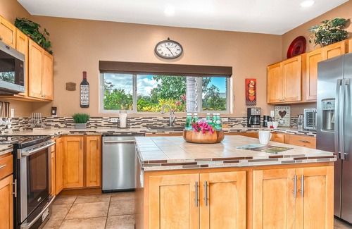 Sunset Ridge House | 1 Acre PRIVATE RESORT,4 bed, 3 bath, cinema, spa