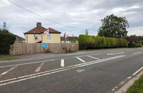 Barrow Gurney House | 1 Ashford Road Guesthouse