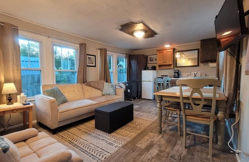 Mount Airy House | 1-bd Bungalow/Free Parking