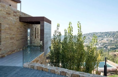 Kfardebian Apartment | 1 BD Chalet- RedRock