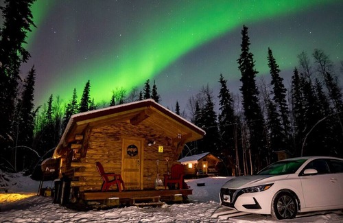 Fairbanks Cabin | 1 Bd. Deluxe Log Cabin | View Northern Lights!