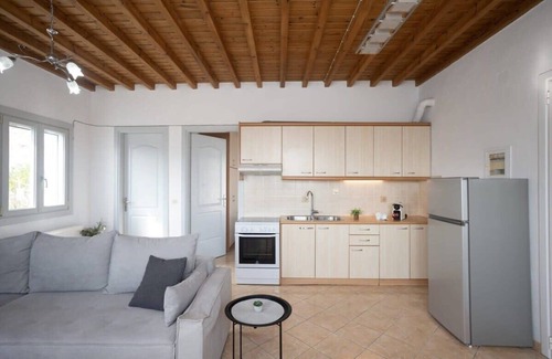 Plintri Apartment | 1 Bd Emerald Apt with Sparkling Shared Pool
