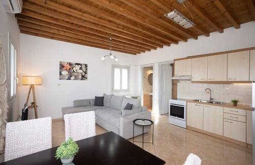 Plintri Apartment | 1 Bd Emerald Apt with Sparkling Shared Pool