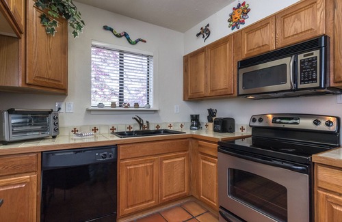 Northeast Santa Fe Hotel | 1-BD Suite near Plaza at Fort Marcy Hotel Suites by All Seasons Resort Lodging