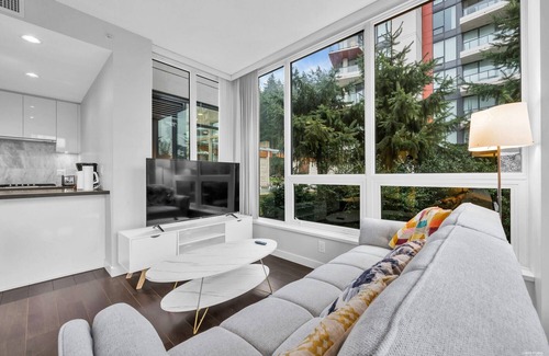 Vancouver Apartment | 1-BDR&1-Bath | 800 sq.ft | AC | Free WiFi & Parking | Quiet Neighbor