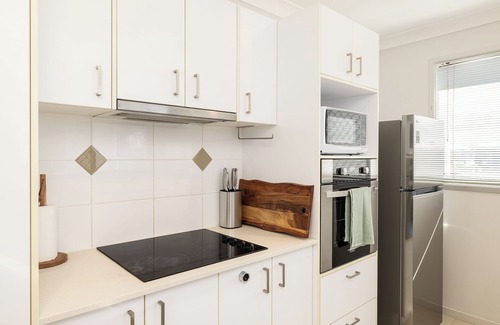 Rocklea Apartment | 1 Bdr Apt! Garage! Clean! GST Credits! 219D1