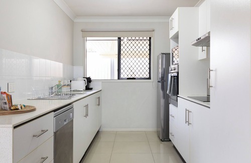 Acacia Ridge Apartment | 1 Bdr Apt! Kitchen! Undercover Parking! 6AS1