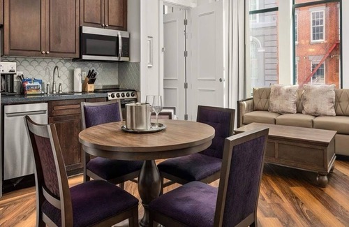 Central Business District Resort | 1-Bdrm Presidential Suite in Warehouse District Next to the Famed French Quarter