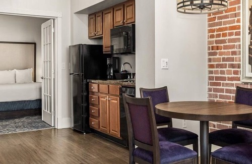 Central Business District Resort | 1-Bdrm Suite in NOLA Historic Warehouse District Near the Famous French Quarter