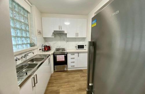 Saint Kilda South Apartment | 1 Bdrm With Parking, Walk to Beach