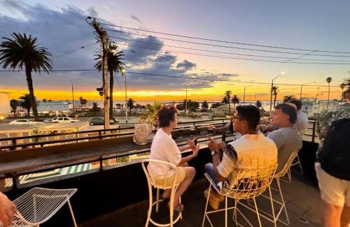 Saint Kilda South Apartment | 1 Bdrm With Parking, Walk to Beach