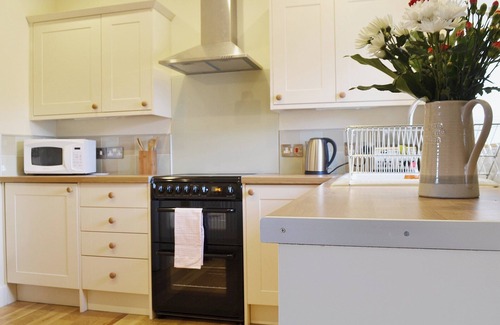 Perth Cottage | 1 bedroom accommodation in Bridge of Earn near Perth