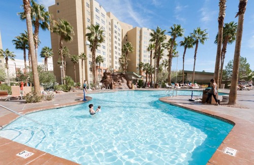 Enterprise Condo | 1 Bed,1 Bath condo with full kit & wash/dry 5min from the strip & Allegiant Sta.
