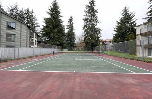 Totem Lake Condo | 1 Bed/1 Bath Condo with Private Deck