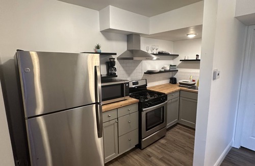 Livingston Park Apartment | 1 bed/1 bath furnished apartment mins from hospitals, sports & airport