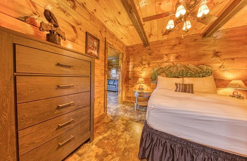 Kodak House | 1 Bed 2 Bath Vacation home in Kodak