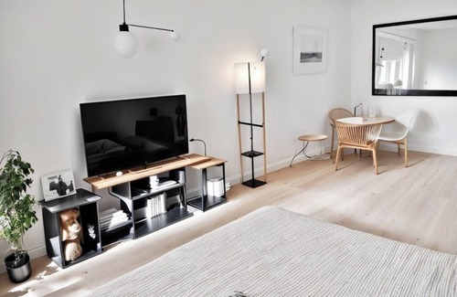 West Freemason Apartment | 1 BED - Amazing and Breathtaking Downtown apt