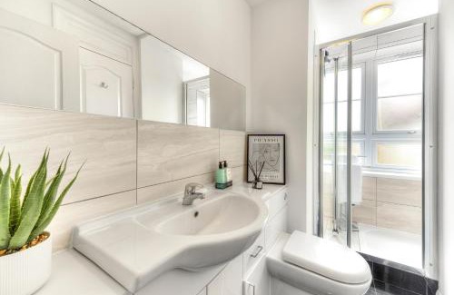Canning Town North Apartment | 1 Bed Apartment London ABBA, Excel, & Olympic Stadium