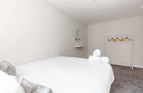 Chinatown Apartment | 1-Bed Apartment With Sofa Bed in City Centre, Steps from Bold Street and Nightlife