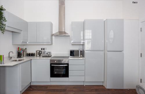 Southend-on-Sea Apartment | 1 Bed Apartments, 2 Mins to Beach, Sleeps 4