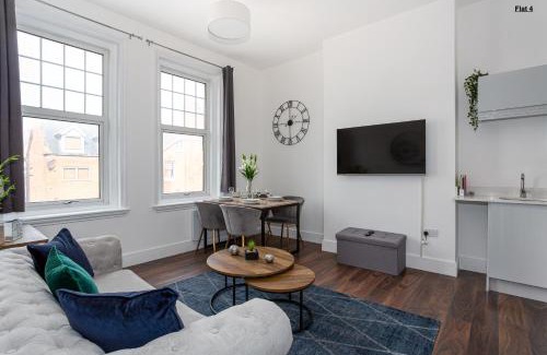 Southend-on-Sea Apartment | 1 Bed Apartments, 2 Mins to Beach, Sleeps 4