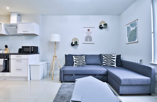 Gabalfa Apartment | 1-Bed City Nest in Cardiff