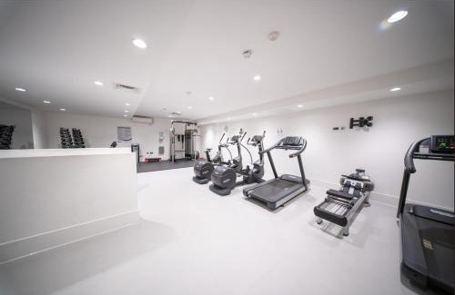 Slough Apartment | 1 Bed, Close to Slough Station, 20 min to Heathrow Airport