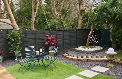 Weybridge Cottage | 1 Bed Cottage-museum View-garden-free Parking