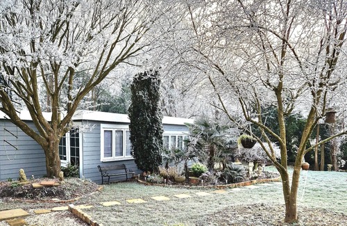 Weybridge Cottage | 1 Bed Cottage-museum View-garden-free Parking