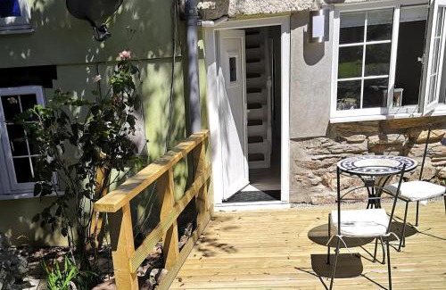 Camborne House | 1 Bed Cottage-Sleeps 3-Pool-Pets-near St Ives